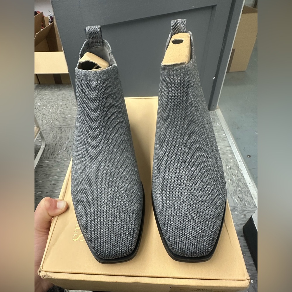 Vivaia boots size US 9.5/M